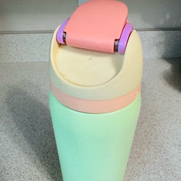 Owala Pastel Water Bottle - Picture 5 of 5